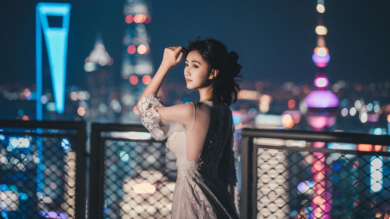 周莹和王伟忠回乡:  新生活与旧记忆交织