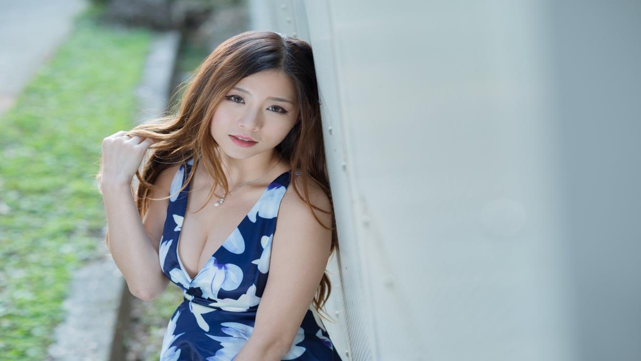 花小楼脱了裤衩和衣服: 青春的无畏与自我探索